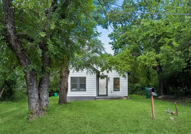 Homes for sale in Denton, TX | 806 N Ruddell St, Denton, TX 76209 | MLS# 21268597