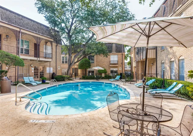 2nd image of 4312 Bellaire Dr S, Fort Worth, TX 76109