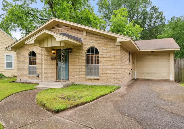 Photo 1 of Single family home for sale at 1609 Maplewood, Corsicana, TX 75110 | MLS# 21254330 | Listing updated on 2026-08-25