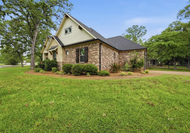 Homes for sale in Lake Kiowa, TX | 1107 Kiowa Dr E, Lake Kiowa, TX 76240 | MLS# 21268127