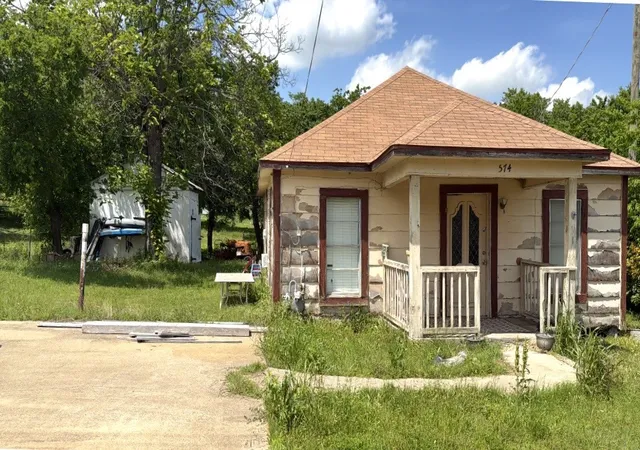 Homes for sale in Van Alstyne, TX | 574 E Marshall St, Van Alstyne, TX 75495 | MLS# 21248384