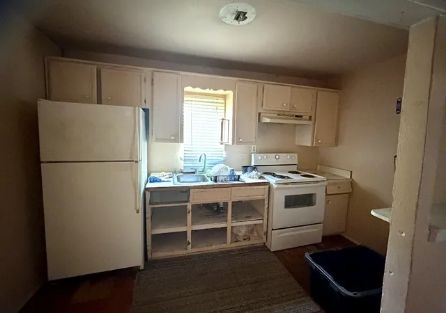 Photo 3 of Single family home for sale at 574 E Marshall St, Van Alstyne, TX 75495 | MLS# 21248384 | Listing updated on 2026-10-05