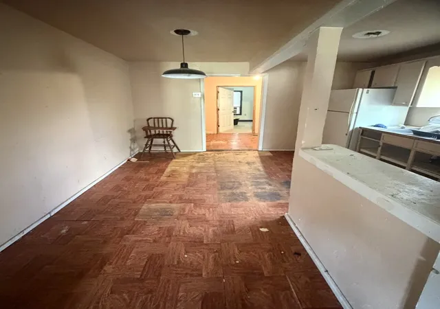 Photo 3 of Single family home for sale at 574 E Marshall St, Van Alstyne, TX 75495 | MLS# 21248384 | Listing updated on 2026-10-05