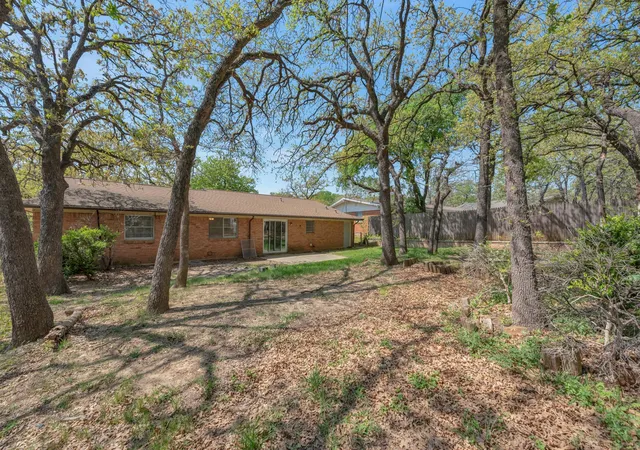 Homes for sale in Bedford, TX | 33 Somerset Ter, Bedford, TX 76022 | MLS# 21268930