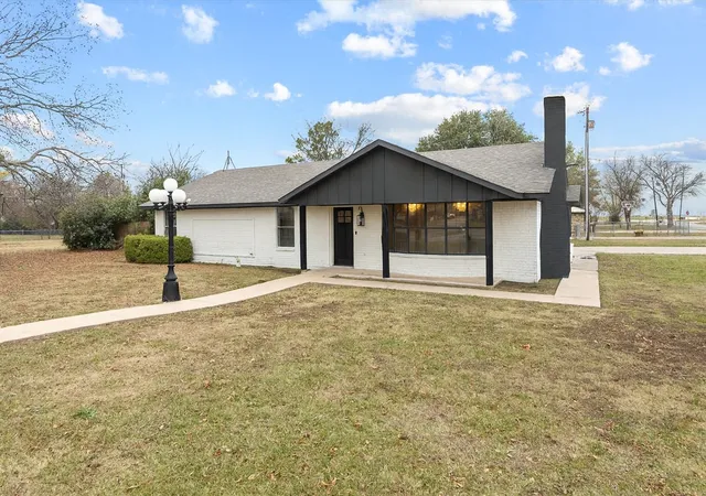 Homes for sale in Leonard, TX | 312 E Cottonwood St, Leonard, TX 75452 | MLS# 21268943