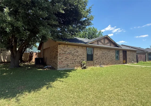 Photo 2 of Sale Pending at 10611 Tandem Trl, Dallas, TX 75217 | MLS# 21268952 | Listing updated on 2026-07-22