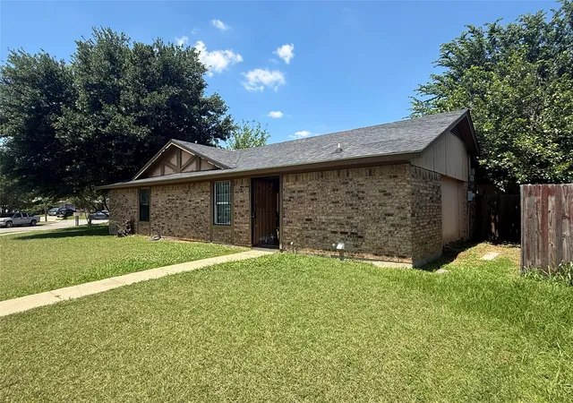 Photo 3 of Sale Pending at 10611 Tandem Trl, Dallas, TX 75217 | MLS# 21268952 | Listing updated on 2026-07-22