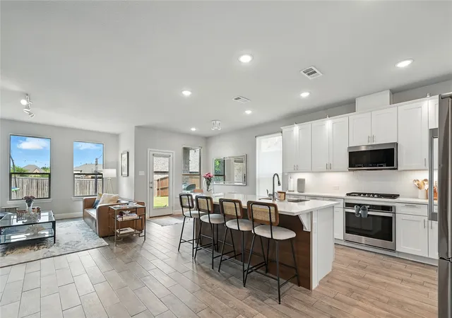 Photo 4 of Single family home for sale at 1160 Red Hawk Ln, Forney, TX 75126 | MLS# 21267162 | Listing updated on 2026-09-25