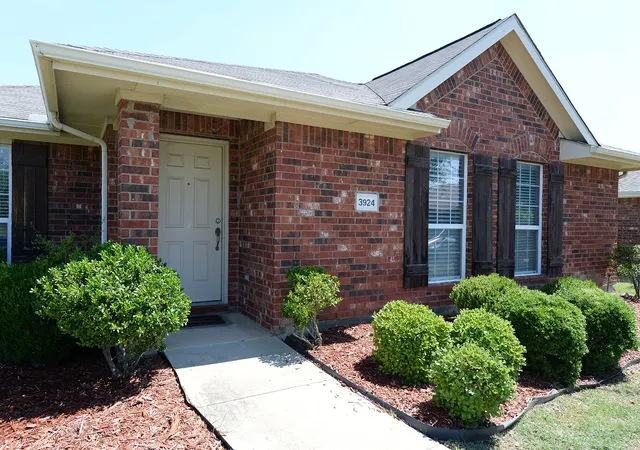 Photo 2 of Single family home for sale at 3924 Palace Pl, Frisco, TX 75033 | MLS# 21268998 | Listing updated on 2026-07-24