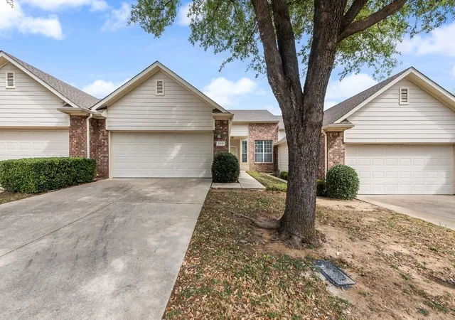 2nd image of 233 Heritage Hill Dr, Lewisville, TX 75067 | MLS# 21268864