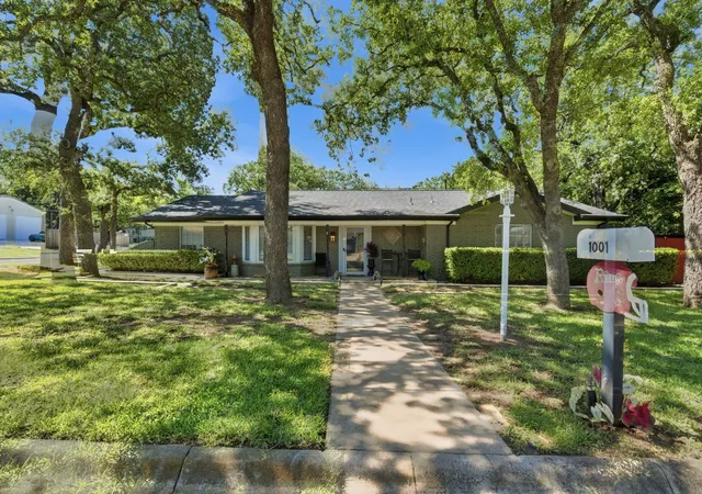 Single family home for sale at 1001 Nw 11Th St, Mineral Wells, TX 76067 | MLS# 21268635