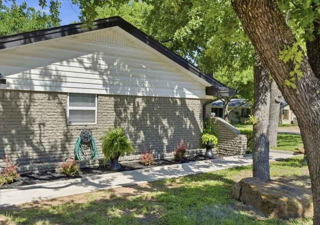 Photo 2 of Single family home for sale at 1001 Nw 11th St, Mineral Wells, TX 76067 | MLS# 21268635 | Listing updated on 2026-08-27
