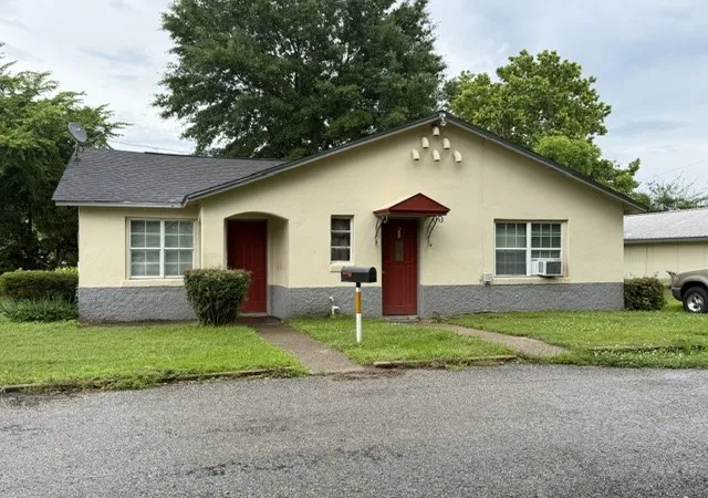 Photo 1 of Sale Pending at 302 E 11th St, Mount Pleasant, TX 75455 | MLS# 21251285 | Listing updated on 2026-09-25