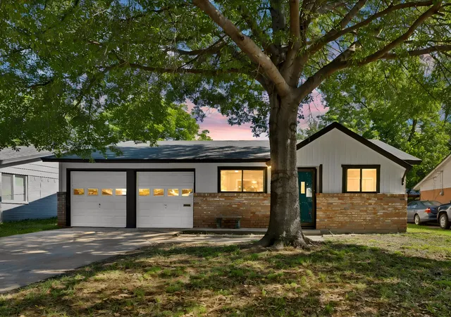 Homes for sale in Irving, TX | 3205 Mccollum St, Irving, TX 75061 | MLS# 21249878