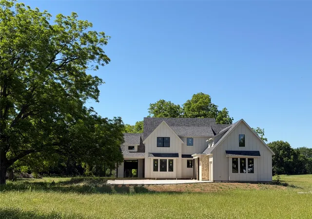 Photo 2 of Single family home for sale at 2191 Business Hwy 377, Whitesboro, TX 76273 | MLS# 21267277 | Listing updated on 2026-08-25