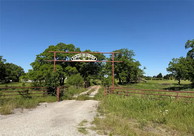 Photo 3 of Single family home for sale at 2191 Business Hwy 377, Whitesboro, TX 76273 | MLS# 21267277 | Listing updated on 2026-08-25