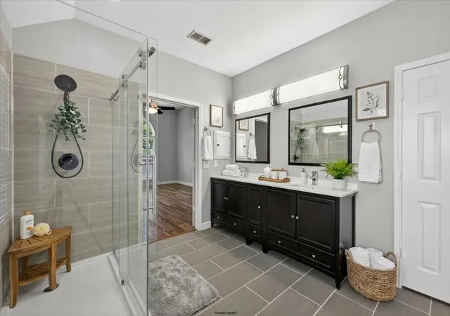 Photo 1 of Single family home for sale at 913 Chapel Dr, Denton, TX 76205 | MLS# 21269494 | Listing updated on 2026-08-03