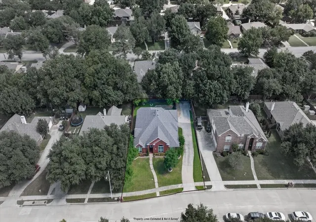 Photo 3 of Single family home for sale at 913 Chapel Dr, Denton, TX 76205 | MLS# 21269494 | Listing updated on 2026-08-03