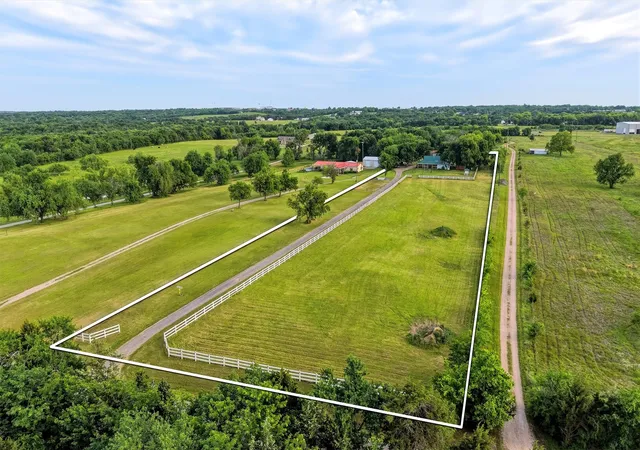 Photo 3 of House for sale at 356 Heironimus Ln, Denison, TX 75020 | MLS# 21267961 | Listing updated on 2026-08-24
