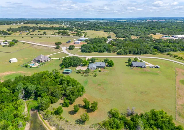 Photo 3 of Single family home for sale at 3508 Lakota Ct, Granbury, TX 76048 | MLS# 21269378 | Listing updated on 2026-07-23