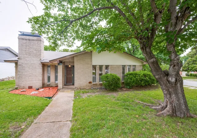Photo 1 of Single family home for sale at 3544 Esplendor Ave, Irving, TX 75062 | MLS# 21268011 | Listing updated on 2026-08-25