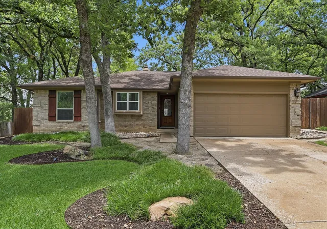 Homes for sale in Highland Village, TX | 411 Lake Vis E, Highland Village, TX 75077 | MLS# 21267814