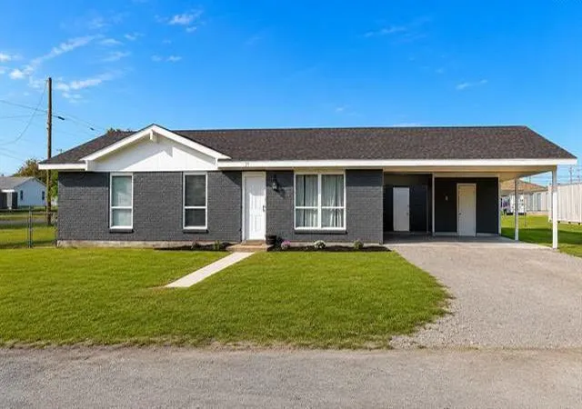 Homes for sale in Henrietta, TX | 316 N Main, Henrietta, TX 76365 | MLS# 21269622