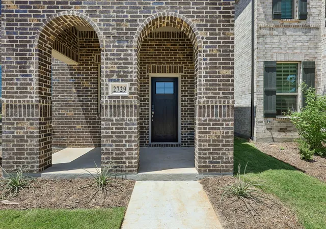 Photo 3 of Sale Pending at 2729 Kobuk Dr, Denton, TX 76210 | MLS# 21268834 | Listing updated on 2026-09-01