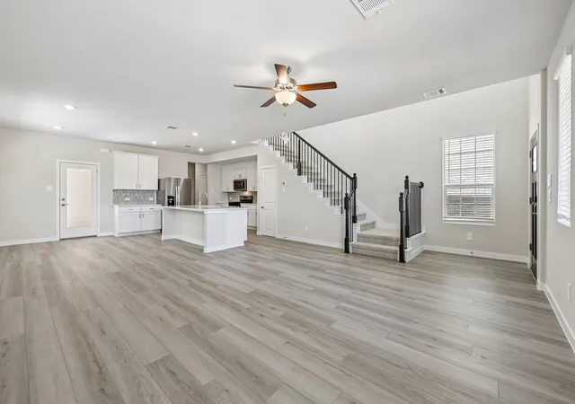 Photo 4 of Sale Pending at 2729 Kobuk Dr, Denton, TX 76210 | MLS# 21268834 | Listing updated on 2026-09-01