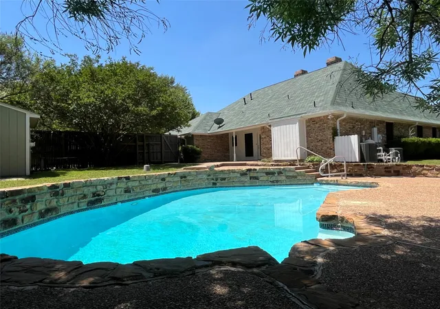 Photo 2 of Single family home for sale at 627 Meadowbrooke Pl, Duncanville, TX 75137 | MLS# 21223930 | Listing updated on 2026-10-03