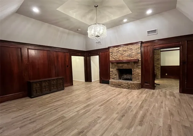 Photo 4 of Single family home for sale at 627 Meadowbrooke Pl, Duncanville, TX 75137 | MLS# 21223930 | Listing updated on 2026-10-03