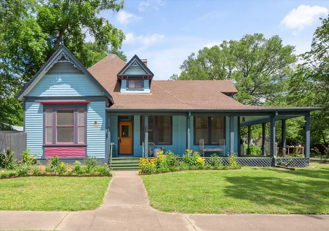 Photo 1 of Single family home for sale at 1302 W 5th Ave, Corsicana, TX 75110 | MLS# 21269758 | Listing updated on 2026-07-22