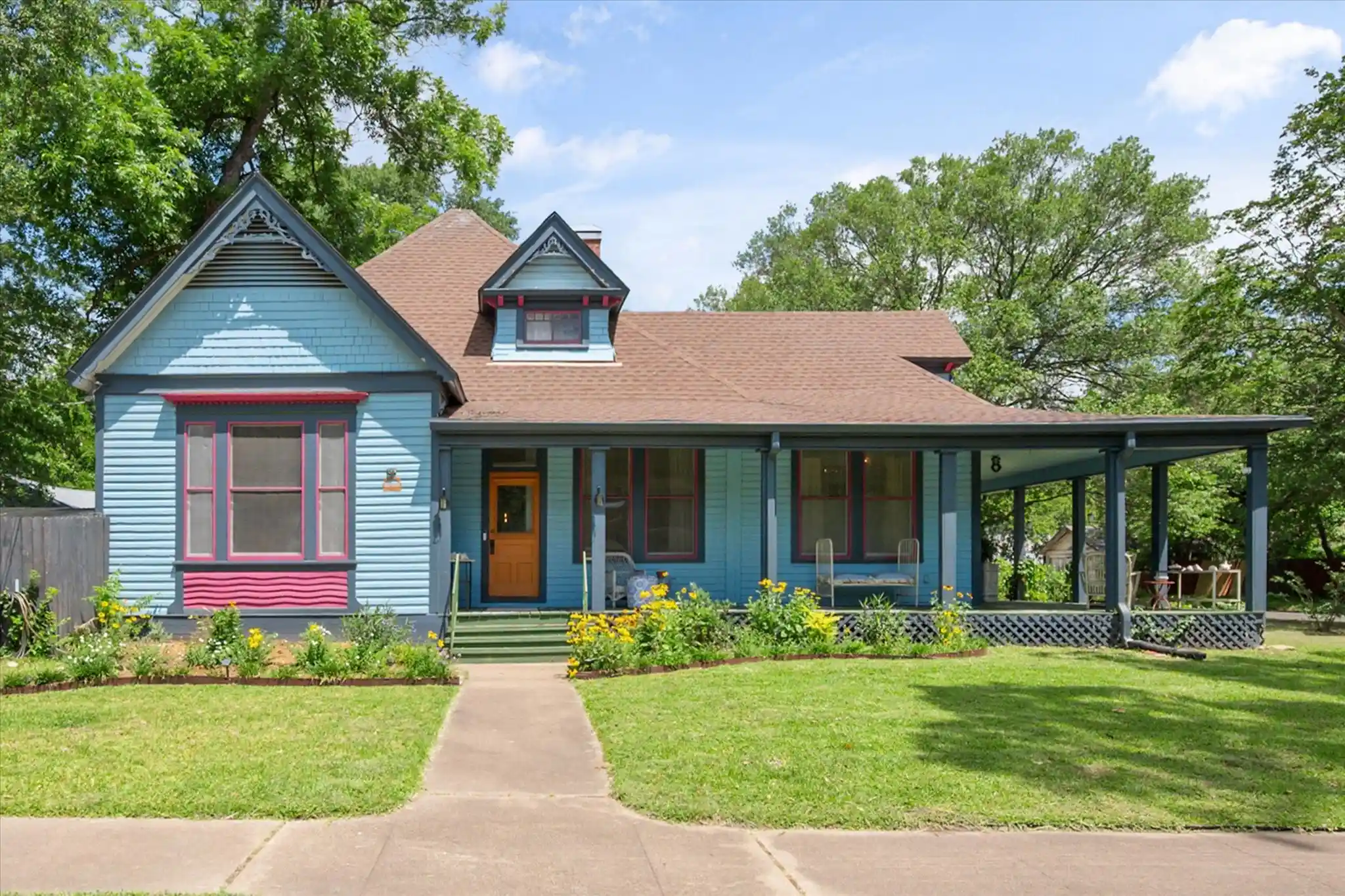 Photo 1 of Single family home for sale at 1302 W 5th Ave, Corsicana, TX 75110 | MLS# 21269758 | Listing updated on 2026-10-22