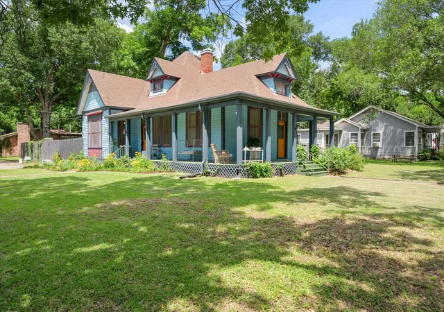 Photo 2 of Single family home for sale at 1302 W 5Th Ave, Corsicana, TX 75110 | MLS# 21269758 | Listing updated on 2026-07-22