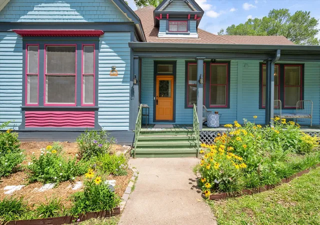 Photo 3 of Single family home for sale at 1302 W 5Th Ave, Corsicana, TX 75110 | MLS# 21269758 | Listing updated on 2026-07-22