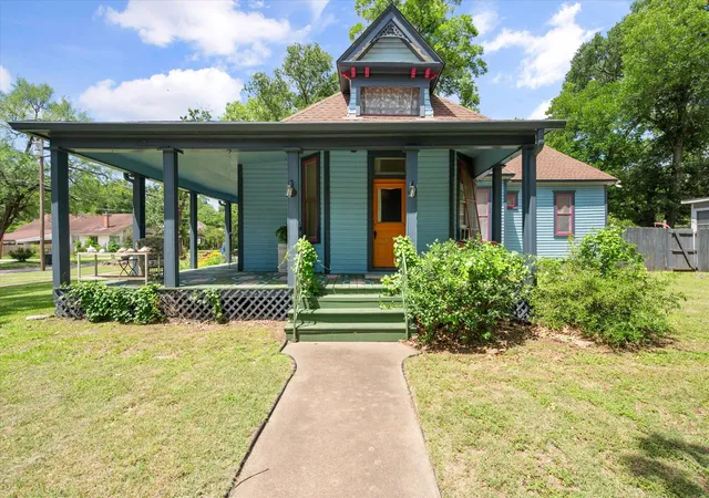 Photo 4 of Single family home for sale at 1302 W 5Th Ave, Corsicana, TX 75110 | MLS# 21269758 | Listing updated on 2026-07-22