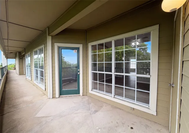 2nd image of 4113 Esters Rd, Irving, TX 75038