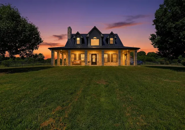 Photo 3 of Single family home for sale at 150 Summer Stone Ct, Weatherford, TX 76087 | MLS# 21269659 | Listing updated on 2026-10-05