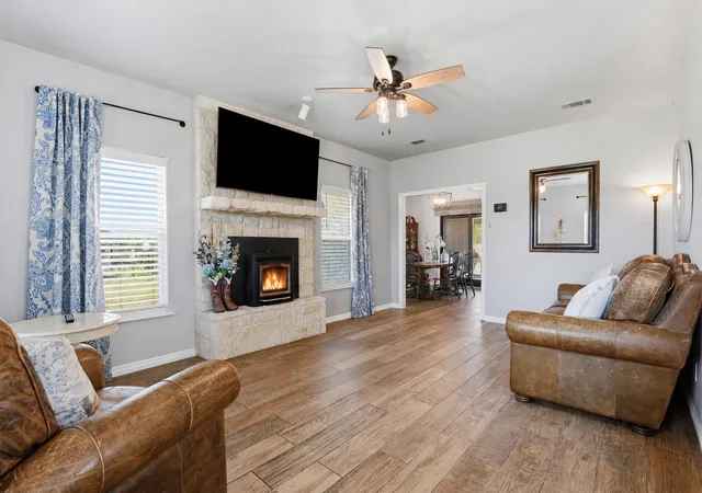 Photo 4 of Single family home for sale at 150 Summer Stone Ct, Weatherford, TX 76087 | MLS# 21269659 | Listing updated on 2026-10-05