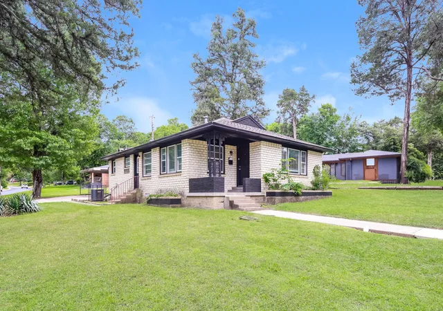 2nd image of 2346 Rexlawn Dr, Dallas, TX 75227 | MLS# 21268868