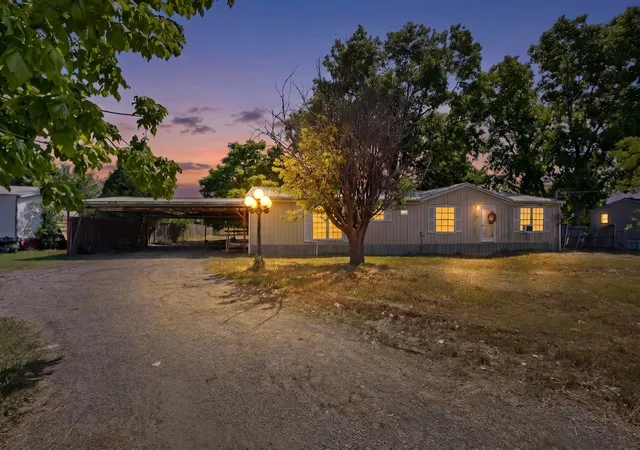 Photo 1 of Sale Pending at 154 Shelby Cir, Red Oak, TX 75154 | MLS# 21269873 | Listing updated on 2026-07-20