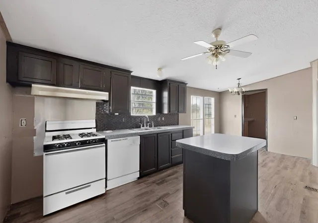 Photo 2 of Sale Pending at 154 Shelby Cir, Red Oak, TX 75154 | MLS# 21269873 | Listing updated on 2026-07-20