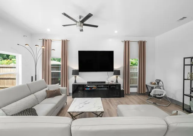 Photo 1 of Single family home for sale at 3904 Atlanta St, Dallas, TX 75215 | MLS# 21269859 | Listing updated on 2026-08-03