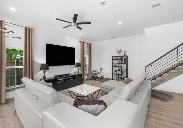 Photo 2 of Single family home for sale at 3904 Atlanta St, Dallas, TX 75215 | MLS# 21269859 | Listing updated on 2026-08-03