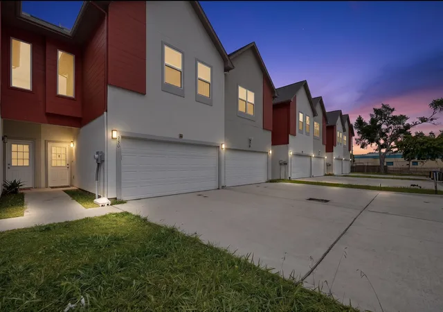 Homes for sale in Seagoville, TX | 226 Heritage Ct, Seagoville, TX 75159 | MLS# 21261244
