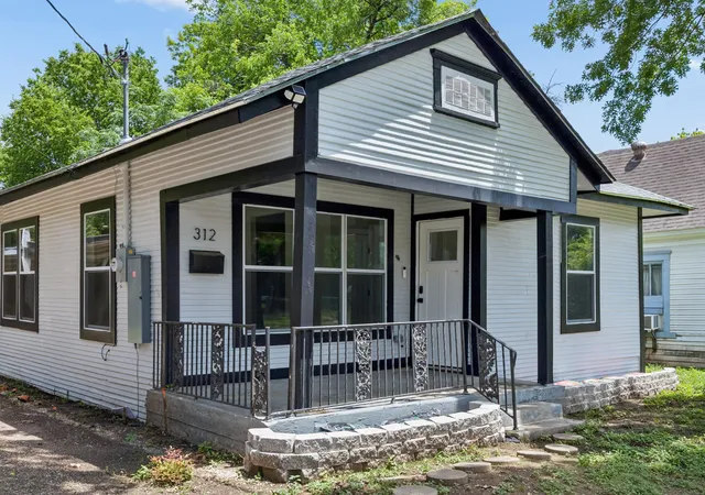 Photo 2 of Single family home for sale at 312 Leads St, Dallas, TX 75203 | MLS# 21269889 | Listing updated on 2026-08-14
