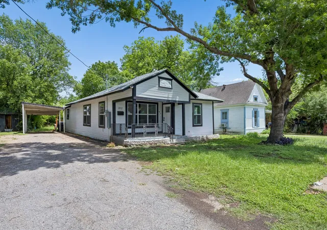 Photo 3 of Single family home for sale at 312 Leads St, Dallas, TX 75203 | MLS# 21269889 | Listing updated on 2026-08-14