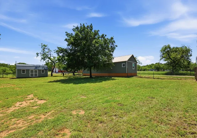 Homes for sale in Bridgeport, TX | 219 Cumberland Trl, Bridgeport, TX 76426 | MLS# 21248684
