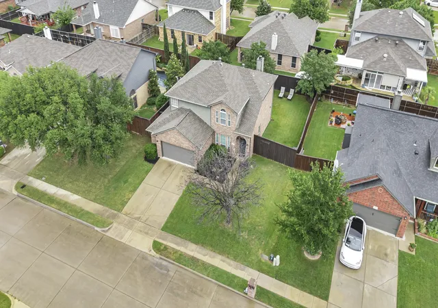 Homes for sale in Justin, TX | 102 Lakeway Ln, Justin, TX 76247 | MLS# 21265568