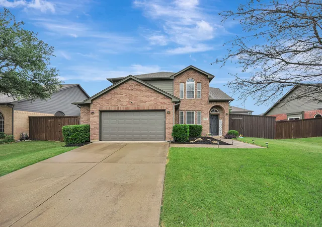 Homes for sale in Justin, TX | 102 Lakeway Ln, Justin, TX 76247 | MLS# 21265568